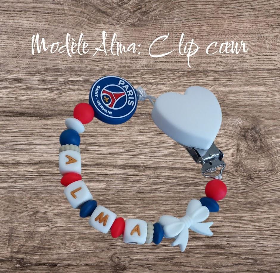 Attache tétine personnalisée Paris Saint Germain. Modèle Alma PSG pour fille. Cadeau naissance et jeunes parents. Création française.