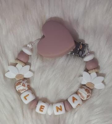 Attache tétine fille personnalisée, feuilles de lotus blanches, perles imprimées floral, clip silicone coeur.
Idée cadeau naissance, anniversaire, babyshower, jeunes parents. Attache tétine girly.