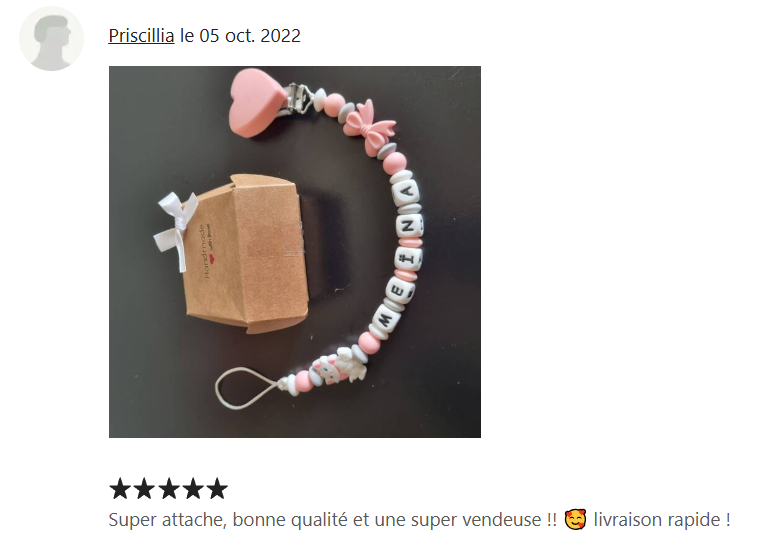 Attache tétine Marie Aristochat, clip cœur blanc, création française faite main. Coloris rose, blanc et gris.
Idée cadeau naissance, anniversaire bébé et enfant, jeunes parents, baby shower.