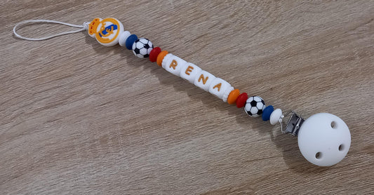 Attache tétine personnalisée Real Madrid. Modèle Rena fille et garçon. Cadeau naissance, baby shower, jeunes parents. Création française.