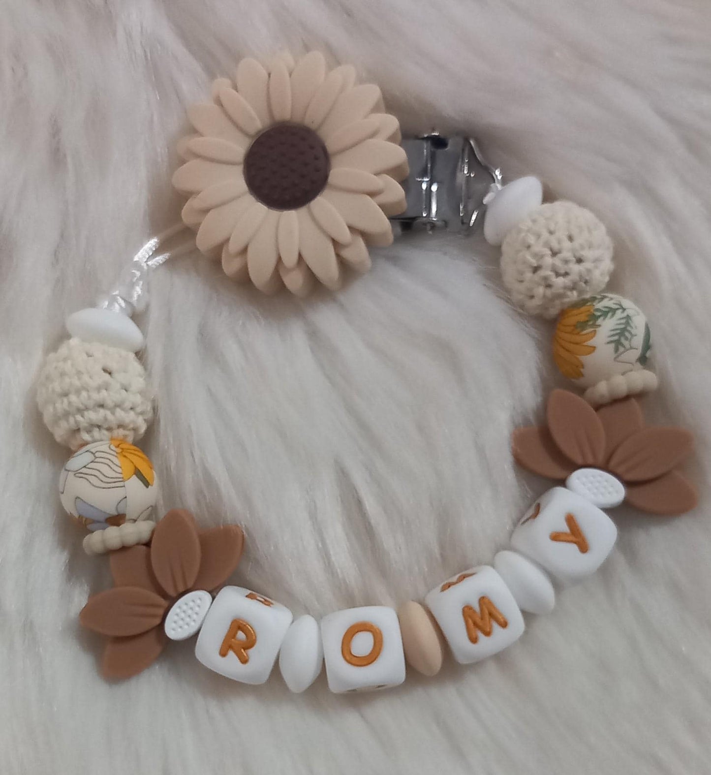 Attache tétine personnalisée fleurs de tournesol et lotus. Modèle Romy. Cadeau naissance, baby shower, jeunes parents. Création française