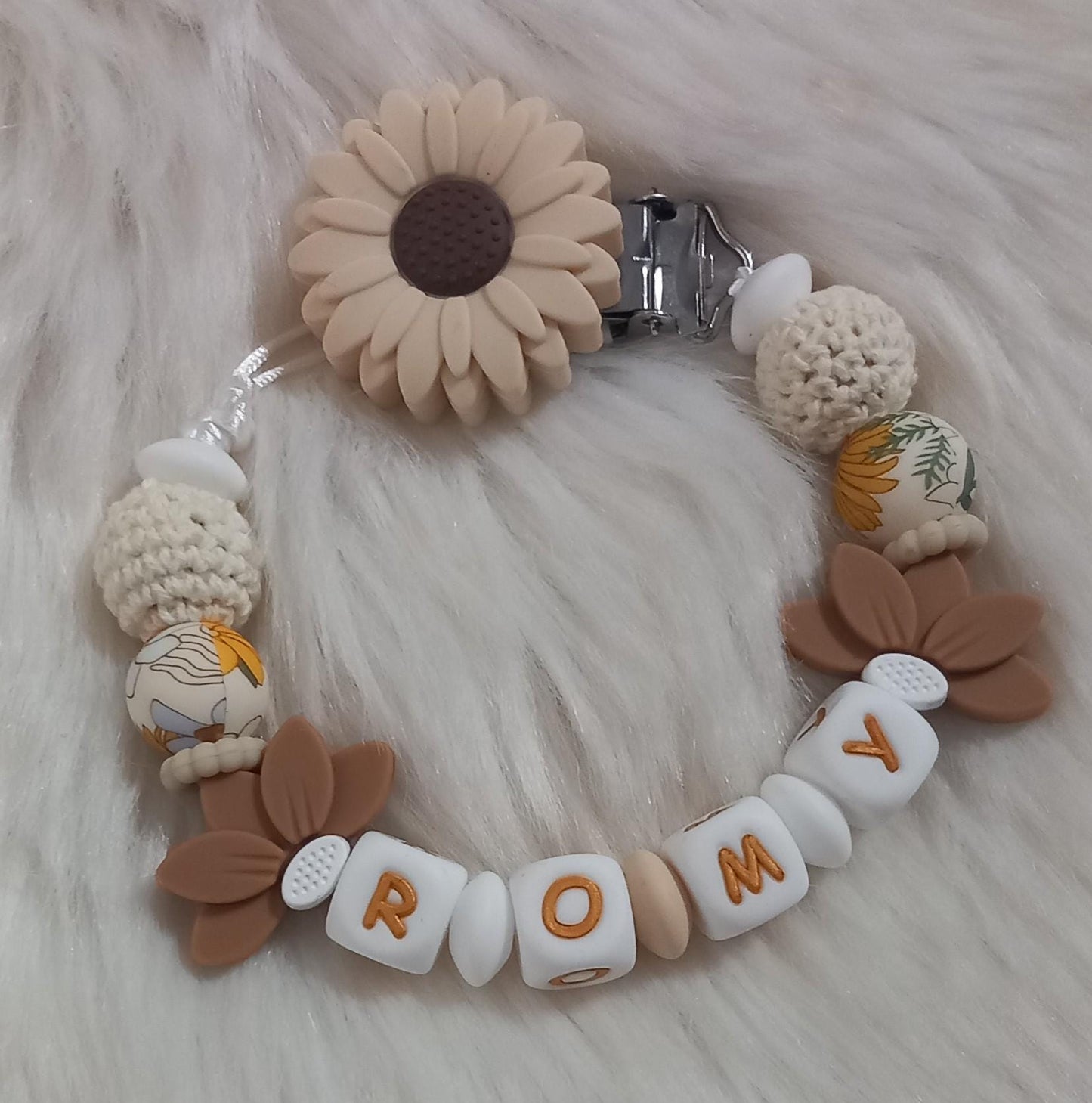 Attache tétine personnalisée fleurs de tournesol et lotus. Modèle Romy. Cadeau naissance, baby shower, jeunes parents. Création française