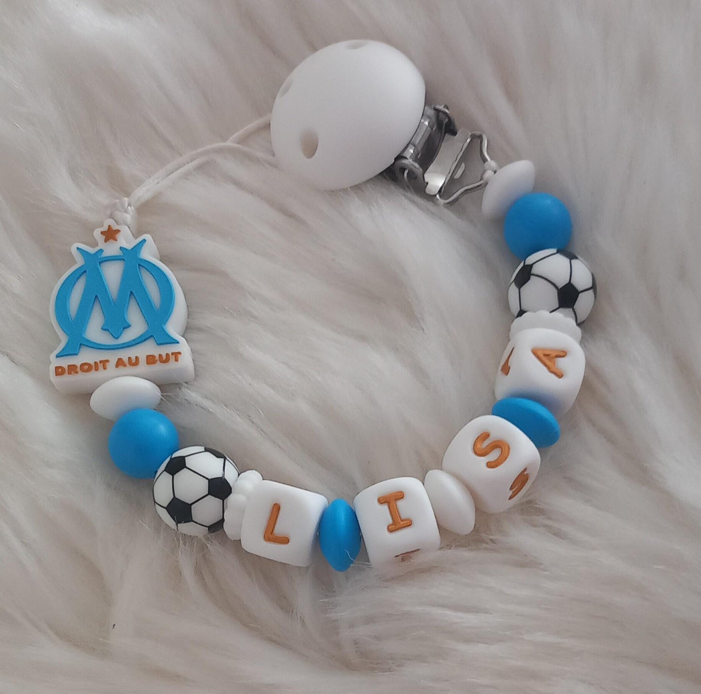 Attache tétine personnalisée Olympique de Marseille. Modèle Lisa, OM, Mixte. Cadeau naissance, baby shower. Création française