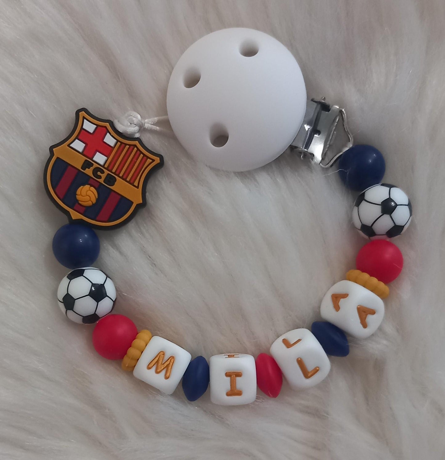 Attache tétine personnalisée, FC Barcelone. Modèle Mila FCB, mixte. Cadeau naissance, baby shower, jeunes parents. Création française.