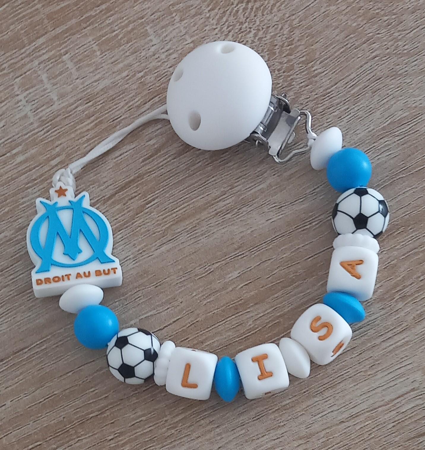 Attache tétine personnalisée Olympique de Marseille. Modèle Lisa, OM, Mixte. Cadeau naissance, baby shower. Création française