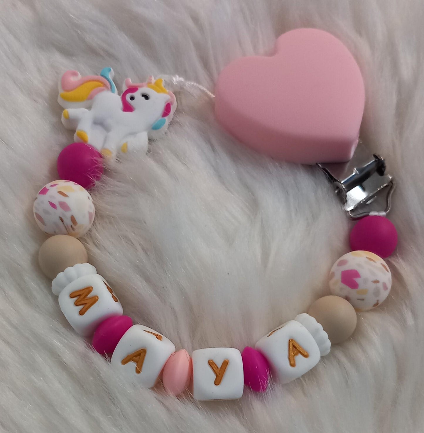 Attache tétine personnalisée, licorne blanche. Modèle Maya pour cadeau naissance, baby shower, jeunes parents. Création française, fait main
