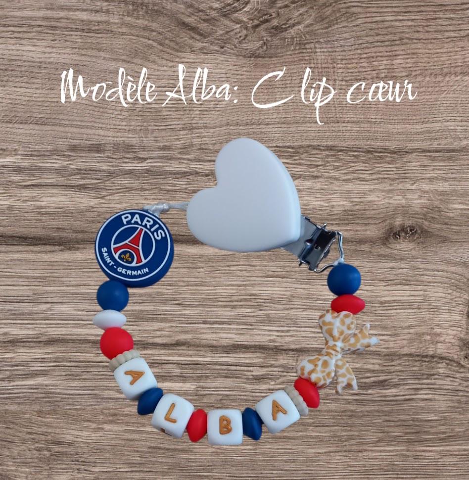 Attache tétine personnalisée Paris Saint Germain. Modèle Alba PSG pour fille. Cadeau naissance et jeunes parents. Création française.