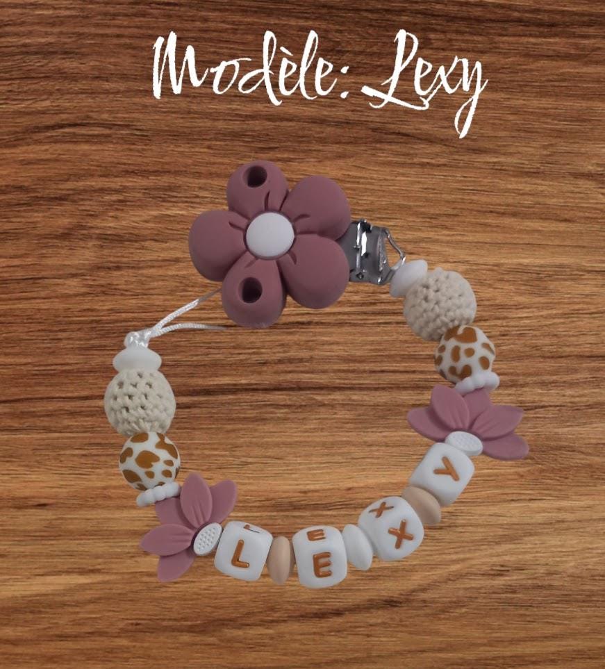 Attache tétine personnalisée. Modèle Lexy, thème fleur et jungle. Cadeau naissance, baby shower, jeunes parents. Création française.