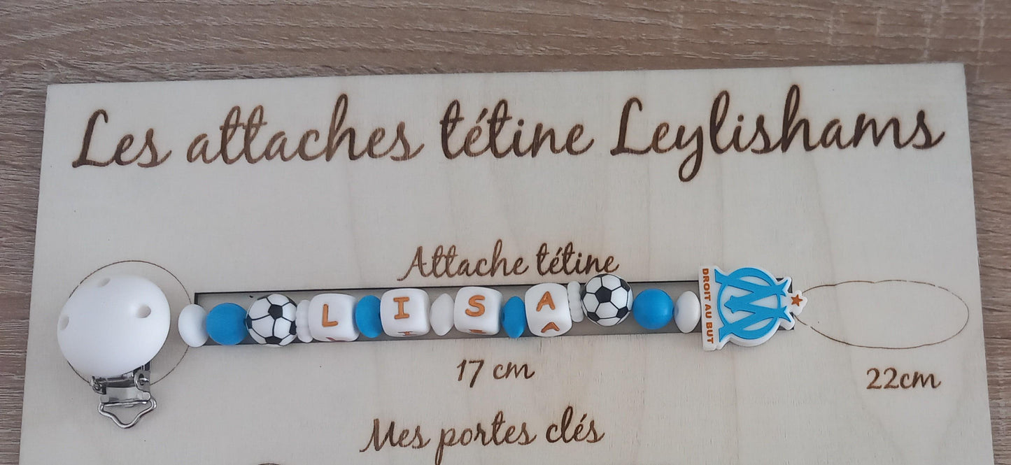 Attache tétine personnalisée Olympique de Marseille. Modèle Lisa, OM, Mixte. Cadeau naissance, baby shower. Création française