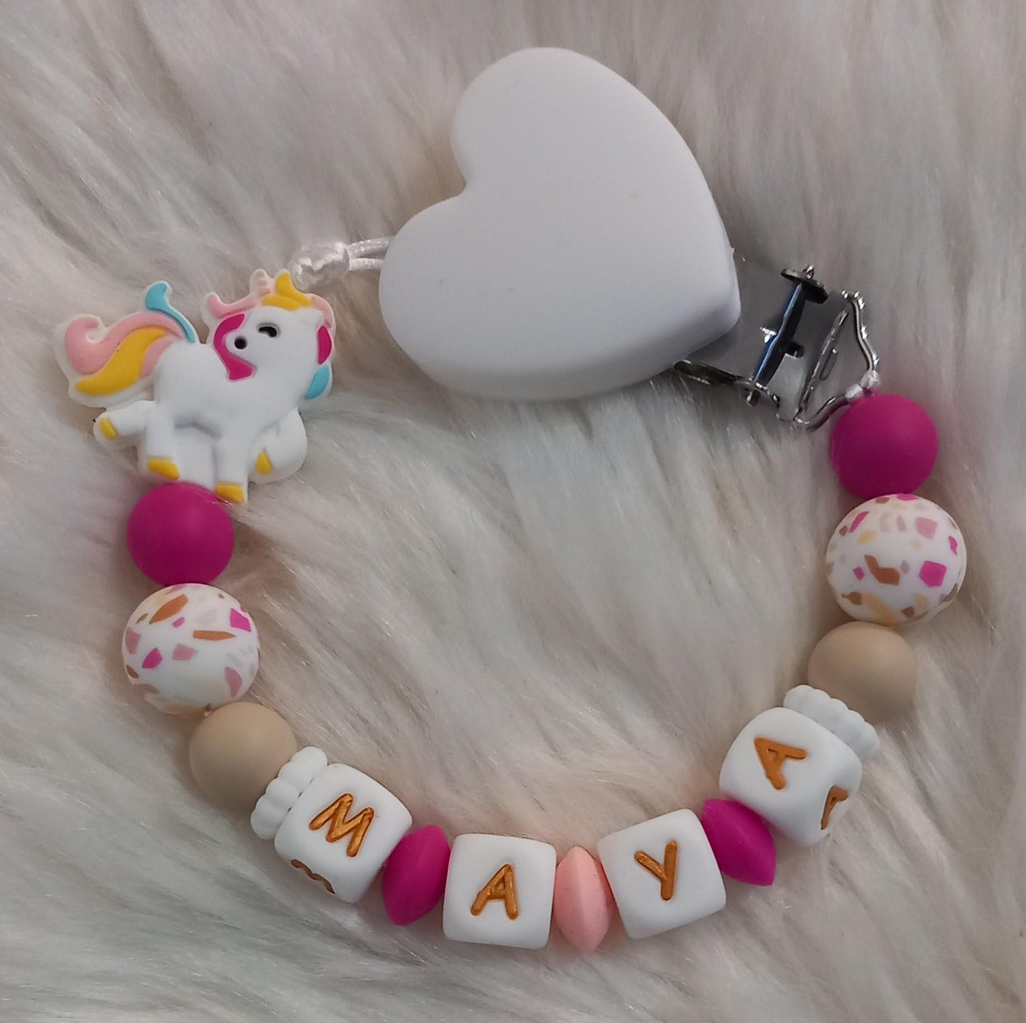 Attache tétine personnalisée, licorne blanche. Modèle Maya pour cadeau naissance, baby shower, jeunes parents. Création française, fait main