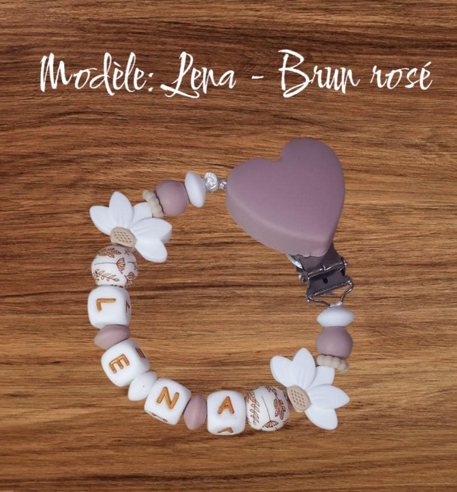 Attache tétine fille personnalisée, feuilles de lotus blanches, perles imprimées floral, clip silicone coeur.  
Idée cadeau naissance, anniversaire, babyshower, jeunes parents. Attache tétine girly.