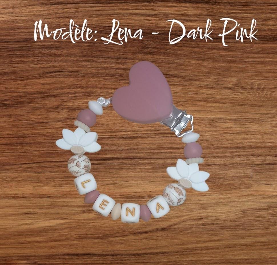 Attache tétine fille personnalisée, feuilles de lotus blanches, perles imprimées floral, clip silicone coeur.  
Idée cadeau naissance, anniversaire, babyshower, jeunes parents. Attache tétine girly.