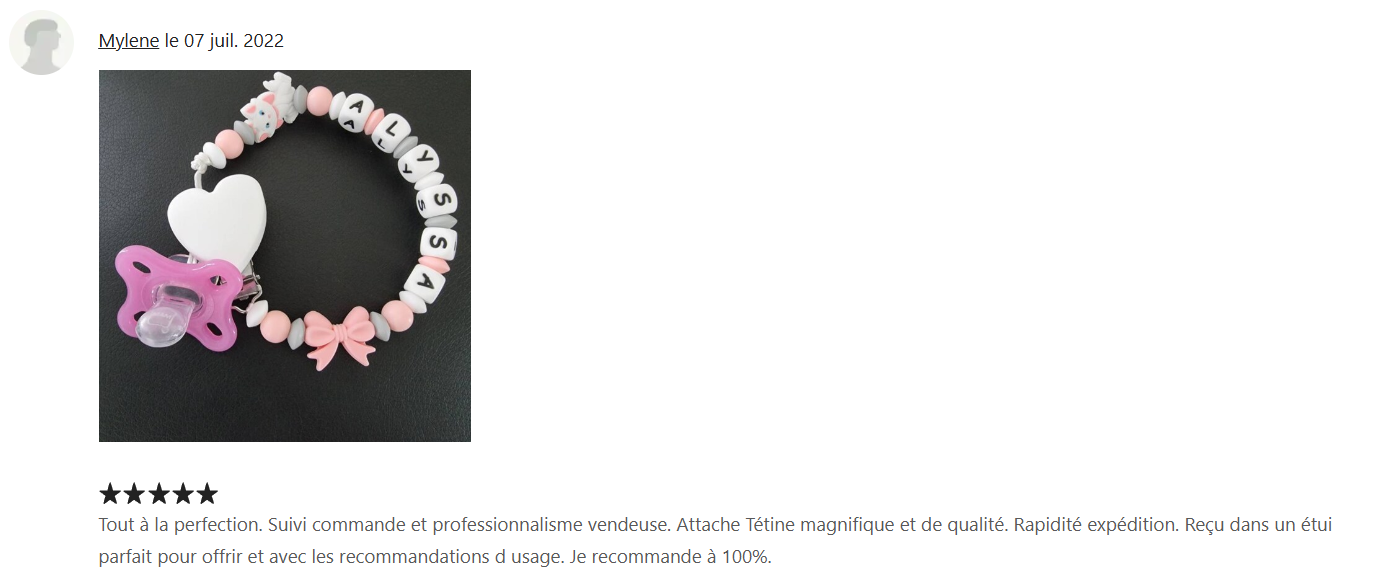 Attache tétine Marie Aristochat, clip cœur blanc, création française faite main. Coloris rose, blanc et gris. 
Idée cadeau naissance, anniversaire bébé et enfant, jeunes parents, baby shower. 