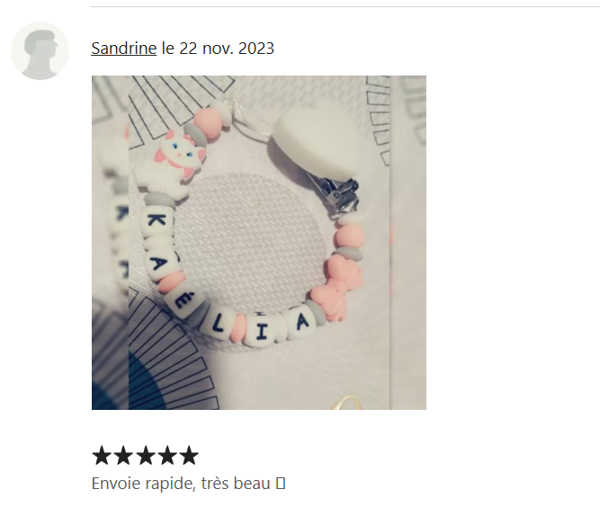 Attache tétine Marie Aristochat, clip cœur blanc, création française faite main. Coloris rose, blanc et gris. 
Idée cadeau naissance, anniversaire bébé et enfant, jeunes parents, baby shower. 
