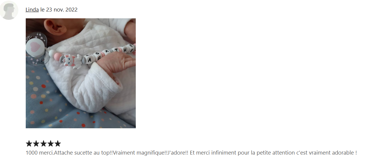 Attache tétine Marie Aristochat, clip cœur blanc, création française faite main. Coloris rose, blanc et gris. 
Idée cadeau naissance, anniversaire bébé et enfant, jeunes parents, baby shower. 