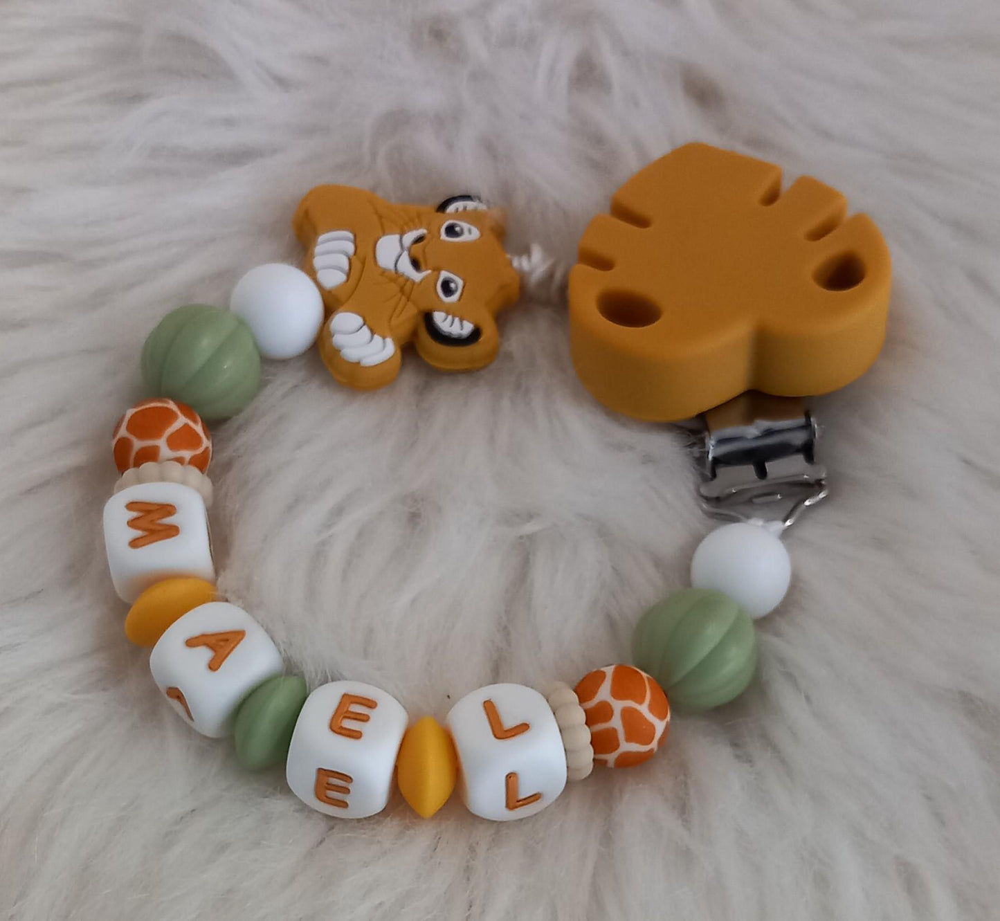Attache tétine personnalisée Lion. Modèle Mael, Jungle et Imprimé léopard. Cadeau naissance, baby shower, jeunes parents. Création française