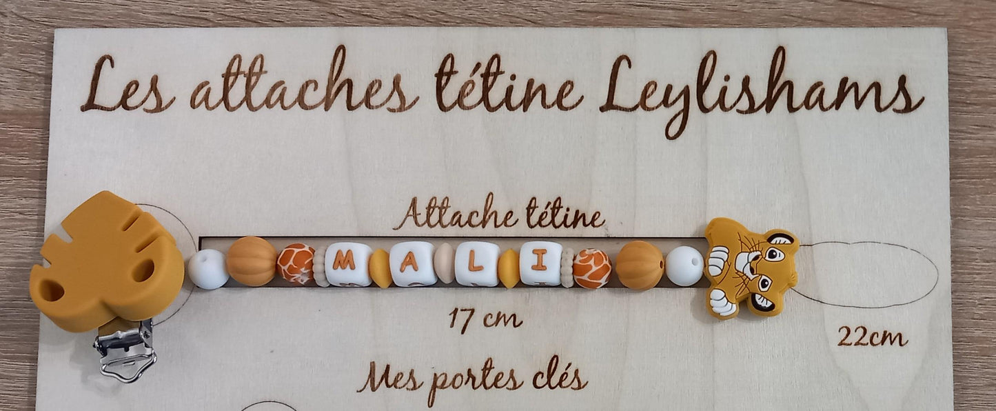 Attache tétine personnalisée Lion. Modèle Mali, Jungle et Imprimé léopard. Cadeau naissance, baby shower, jeunes parents. Création française