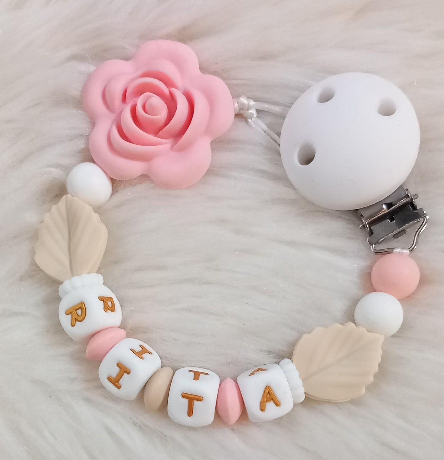 Attache tétine personnalisée, rose rose. Modèle Rita, motif floral. Cadeau naissance, baby shower, jeunes parents. Création française.