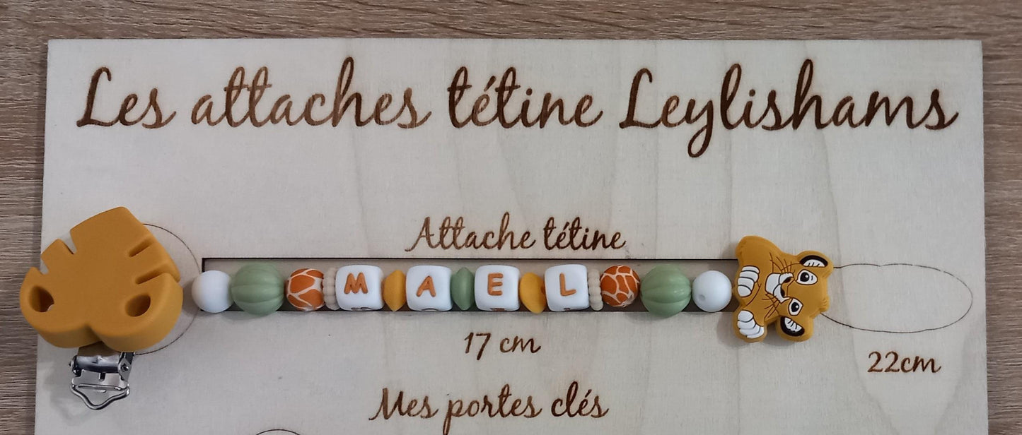 Attache tétine personnalisée Lion. Modèle Mael, Jungle et Imprimé léopard. Cadeau naissance, baby shower, jeunes parents. Création française